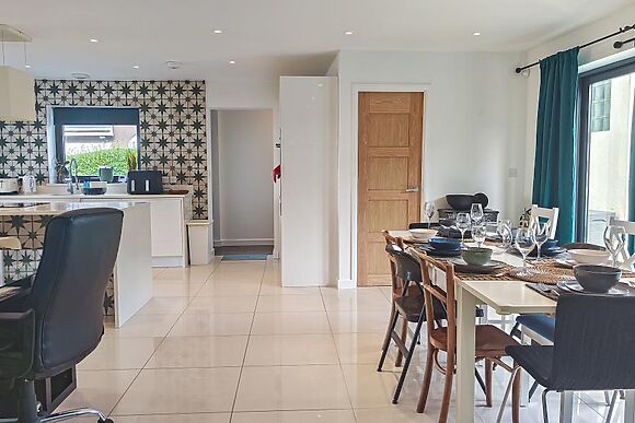 Serenity Retreat At Ogmore By Sea