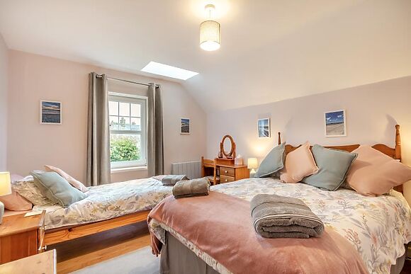 Honeysuckle Cottage Broad Haven