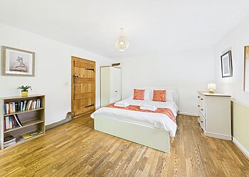 Mainstone House
