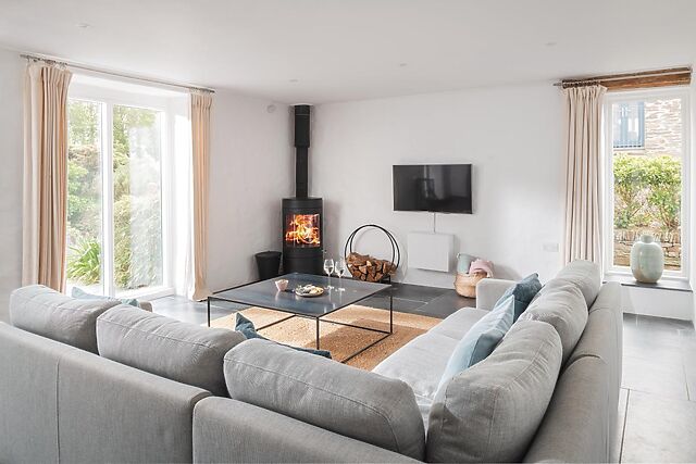 2-Bedroom Hot Tub Barn in Polzeath