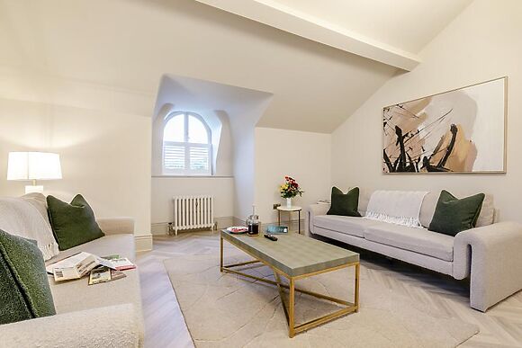 Apartment 5 The Castleton Suite