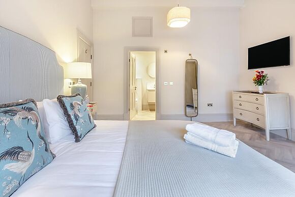 Apartment 5 The Castleton Suite