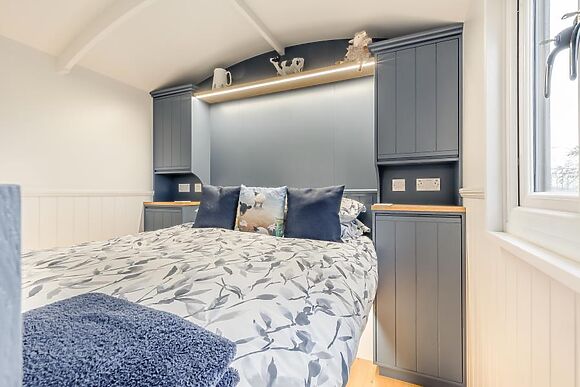 Meadow View Shepherds Hut