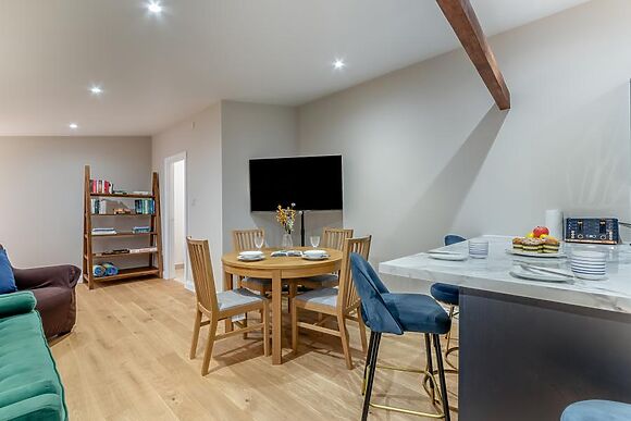 The Cottage At Latton Mill