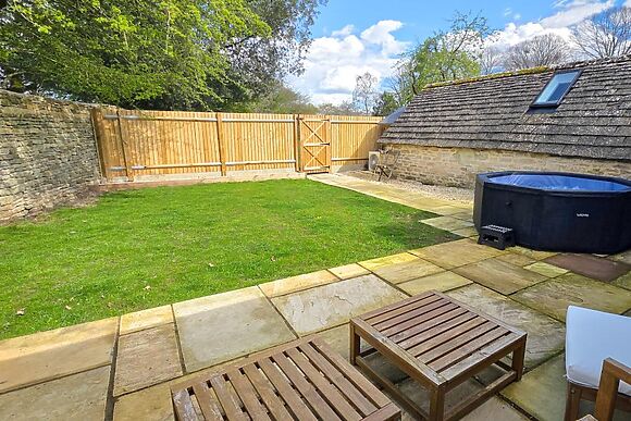 The Cottage At Latton Mill