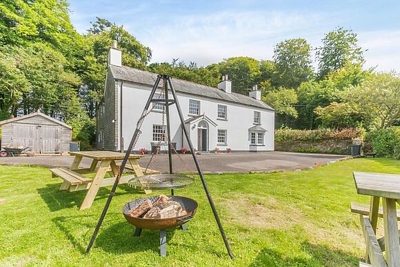 Wistlandpound Farmhouse And Annexe