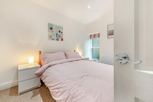 Glen View Apartment