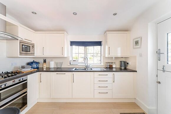 1 Borrans Park House