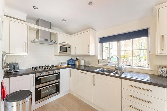 1 Borrans Park House