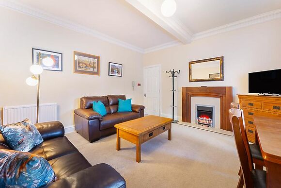 6 Meadowcroft House