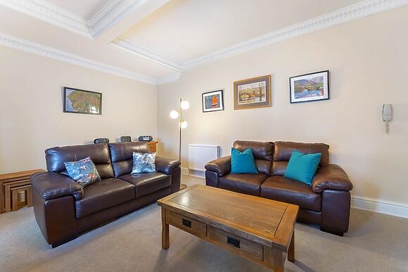 6 Meadowcroft House