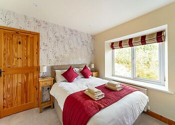 Lakes Cottage