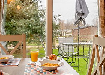 Apple Bramble Lodge