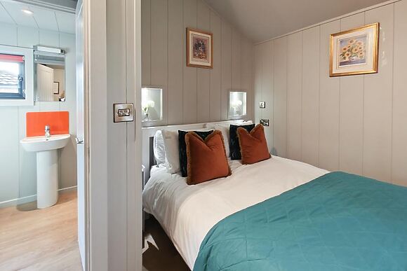 Heron Cabin