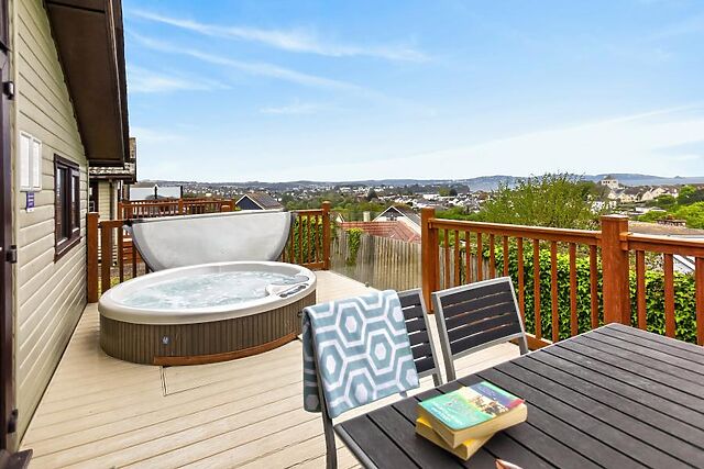 Select Hot Tub Lodge