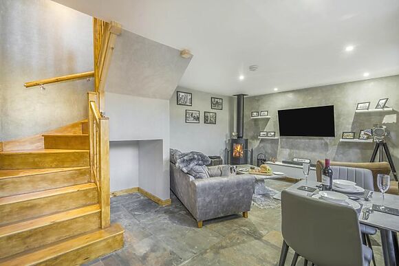 The Hidey Hoose