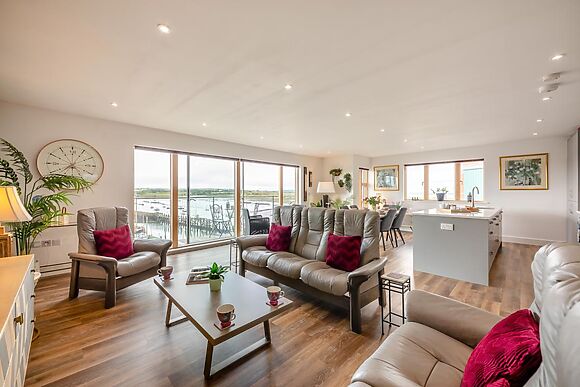 3-Bedroom Apartment with Balcony in Amble