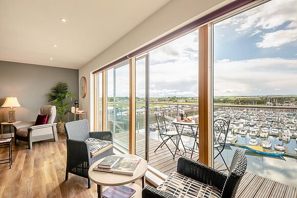 3-Bedroom Apartment with Balcony in Amble