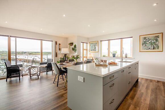 3-Bedroom Apartment with Balcony in Amble