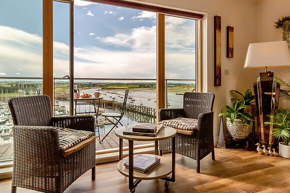 3-Bedroom Apartment with Balcony in Amble