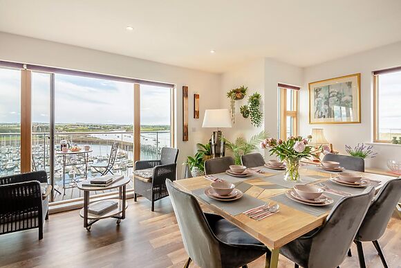 3-Bedroom Apartment with Balcony in Amble