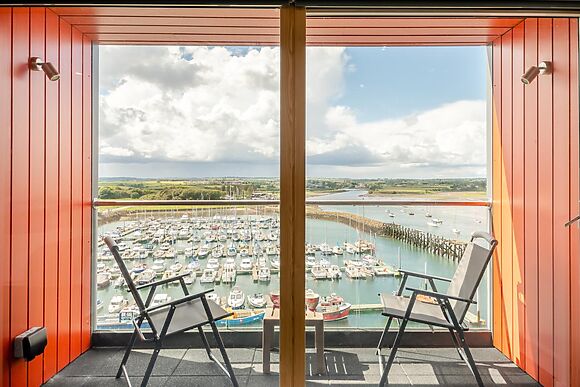 3-Bedroom Apartment with Balcony in Amble