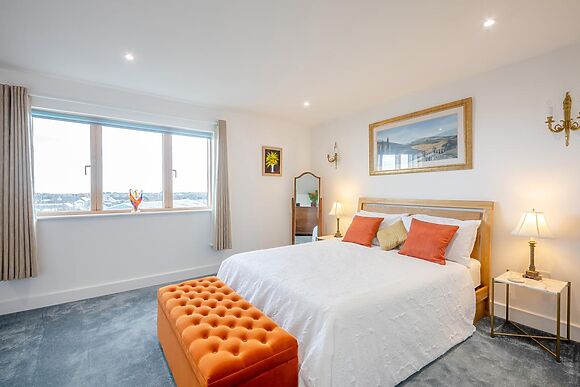 3-Bedroom Apartment with Balcony in Amble