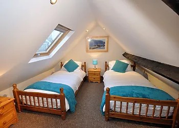 First floor twin room (restricted headroom)