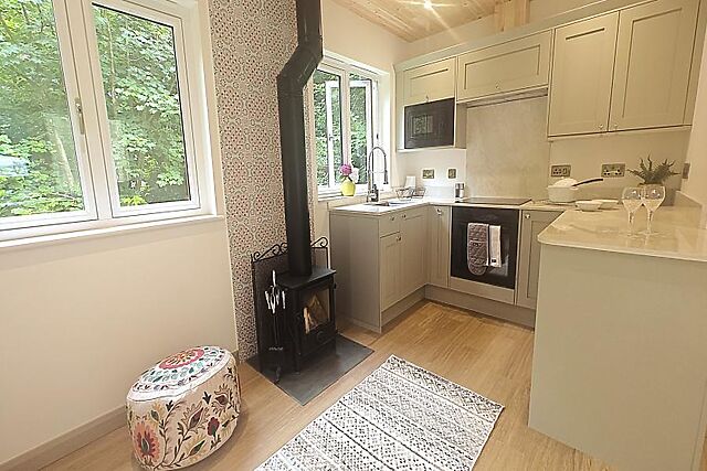 Evelyn At Rosehill Lodges