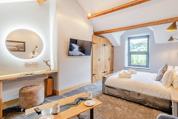 The Sparrow - Mire House