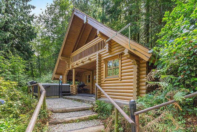 3-Bedroom Hot Tub Lodge near Westleigh