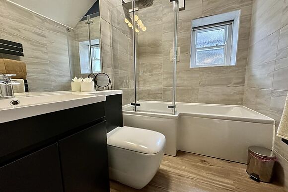 Bridge House Apartment 3