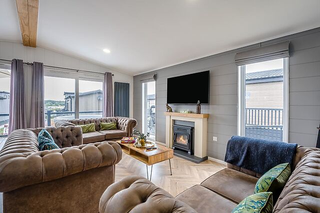 Scarlett Oak Lodge