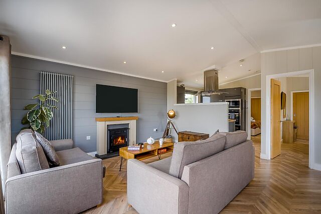 2-Bedroom Hot Tub Lodge near Twyning