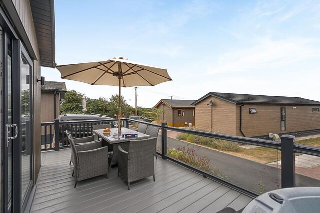 3-Bedroom Hot Tub Lodge in Bredon