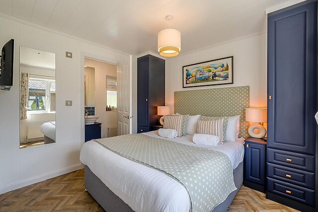 2-Bedroom Hot Tub Lodge in Bredon