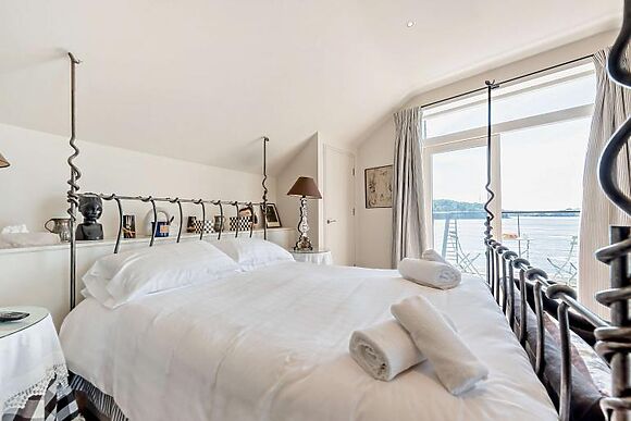 Curlew Waterside Retreat