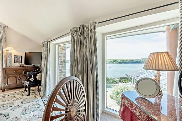 Curlew Waterside Retreat