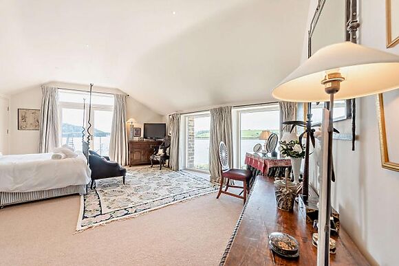 Curlew Waterside Retreat