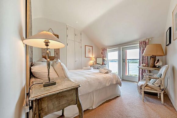 Curlew Waterside Retreat