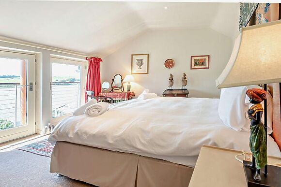 Curlew Waterside Retreat