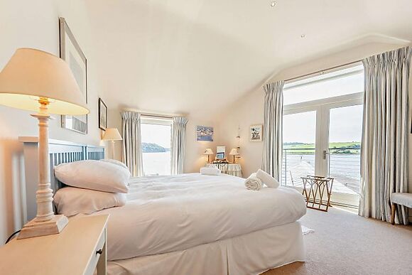 Curlew Waterside Retreat