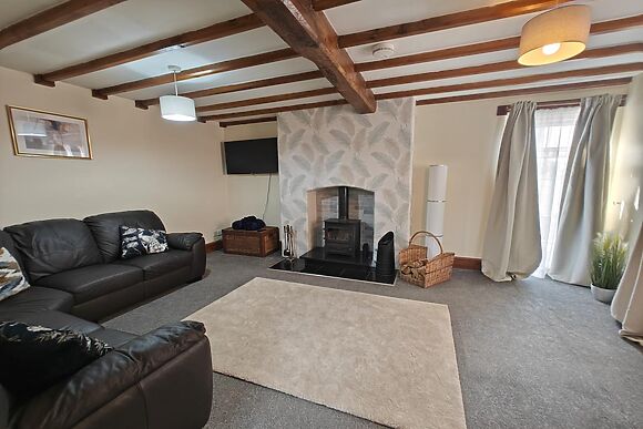 2-Bedroom Cottage with Log Burner in Ashbourne