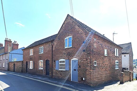 2-Bedroom Cottage with Log Burner in Ashbourne