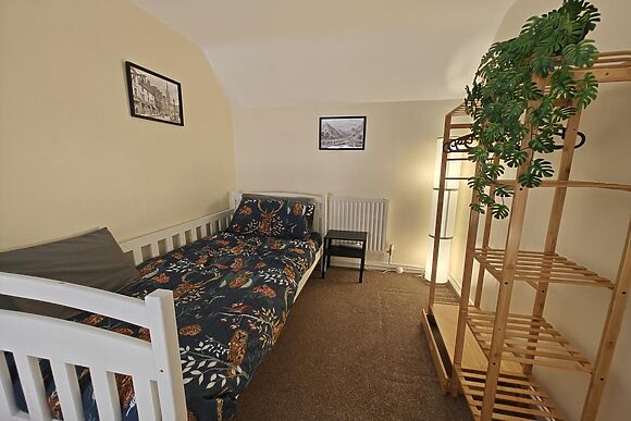 2-Bedroom Cottage with Log Burner in Ashbourne