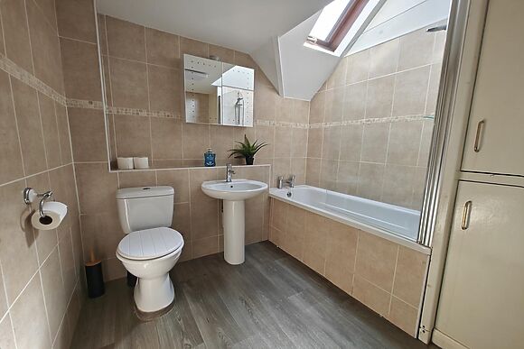 2-Bedroom Cottage with Log Burner in Ashbourne