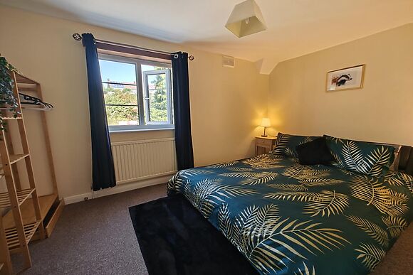 2-Bedroom Cottage with Log Burner in Ashbourne