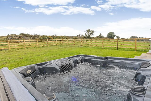 3-Bedroom Hot Tub Cottage in Crich