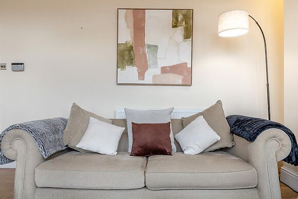 2-Bedroom House in Buxton