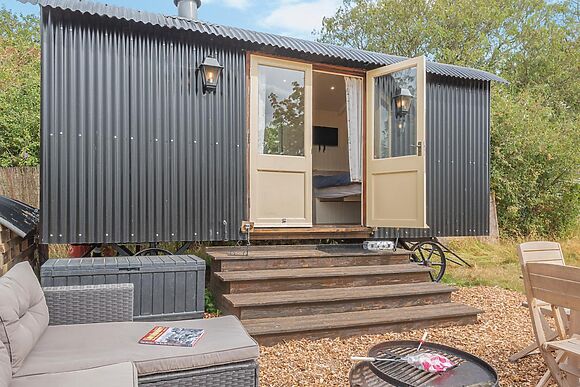 1-Bedroom Shepherd's Hut in Ingham